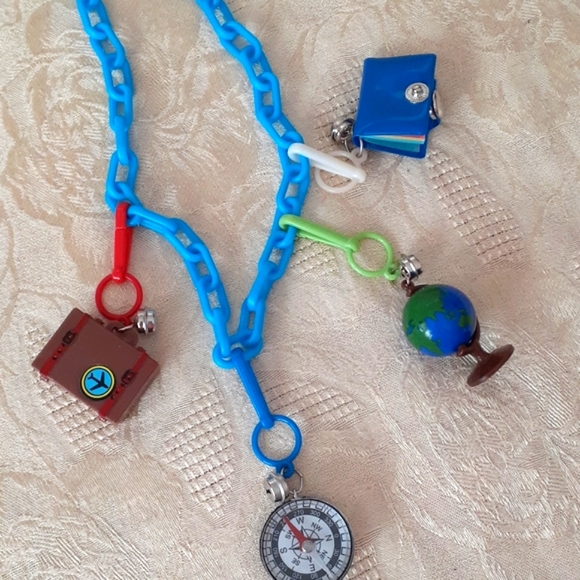 *Vintage 1980's Plastic Necklaces with Charms/Clips - Picture 4 of 8